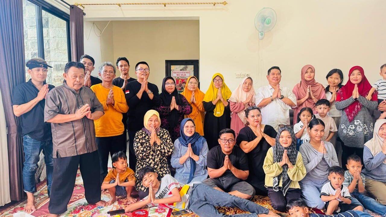 Rozikin subastian BD Rayakan Lebaran dengan keluarga dan saudaranya dengan sederhana