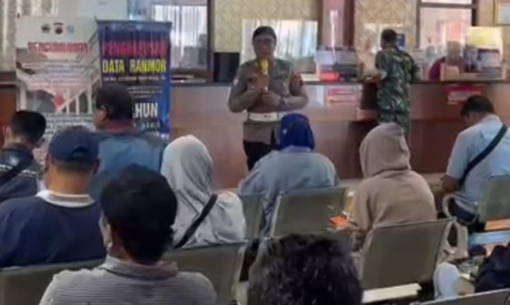 Polantas Menyapa: Bangun Budaya Taat Pajak, Samsat Semarang III Berikan Edukasi Langsung kepada Wajib Pajak